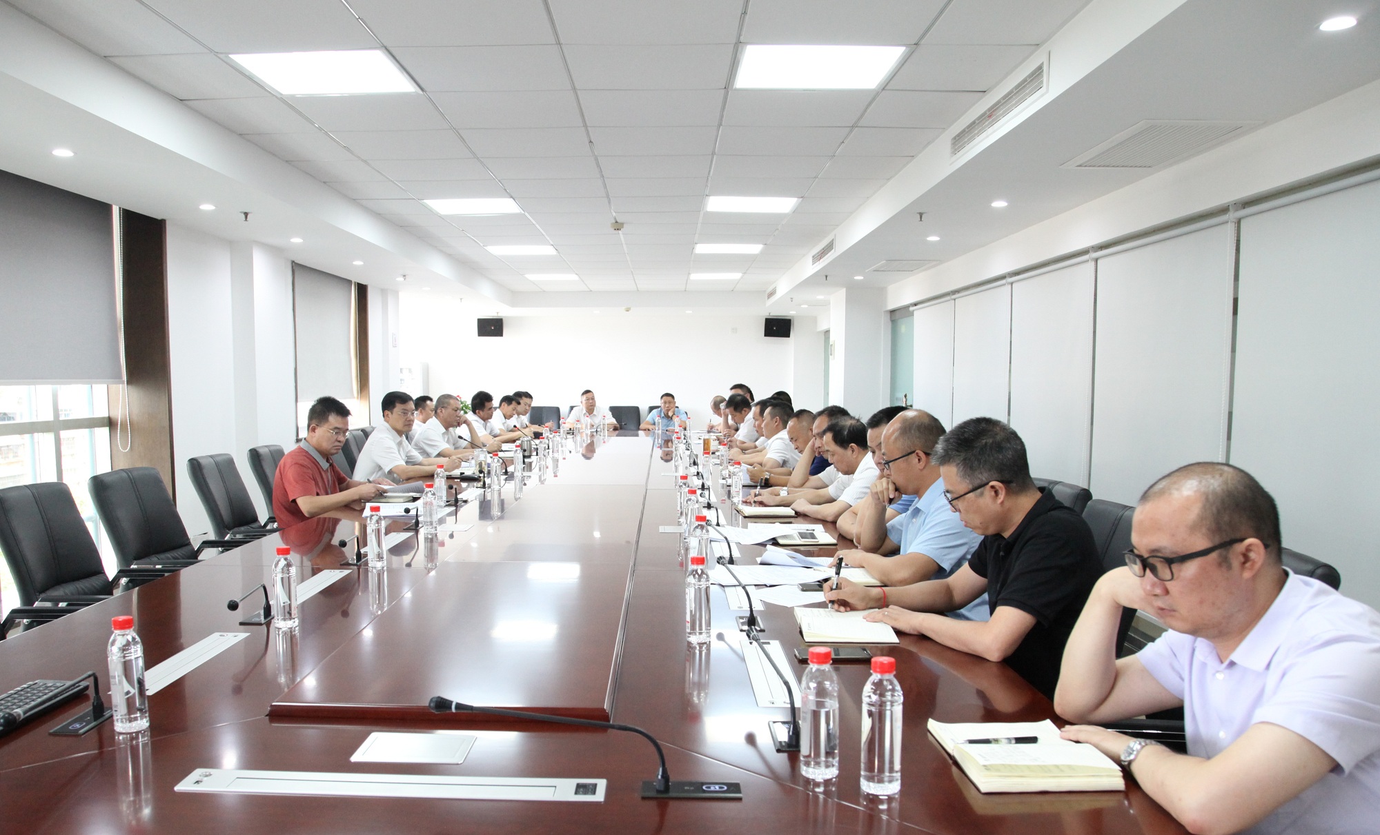 20200907633987.jpg 楊宏偉出席集團(tuán)經(jīng)營(yíng)工作督導(dǎo)會(huì).jpg