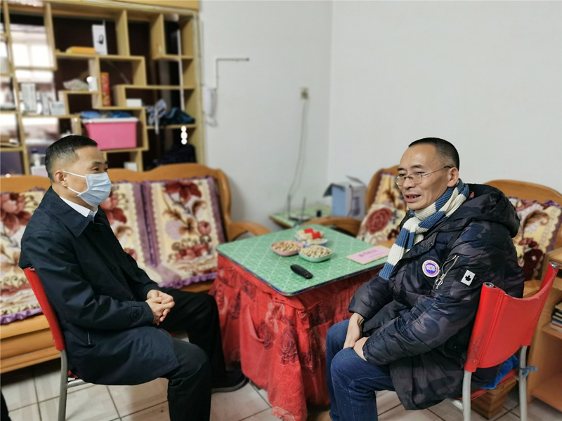 20210222120045.jpg 7、2月7日,向海清慰問困難職工鄧澤聰_副本_副本.jpg