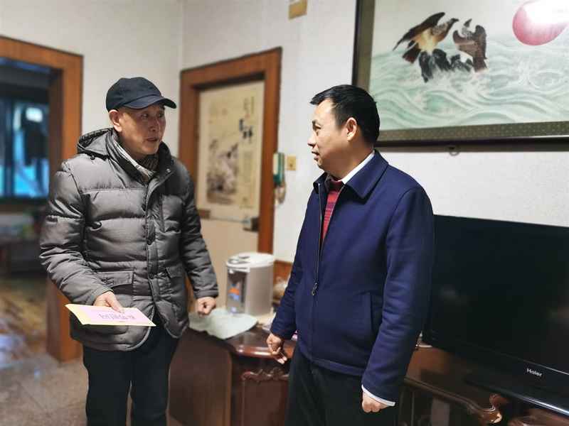 20210222133549.jpg 11、2月4日,曹才勇慰問孫楚來_副本_副本.jpg