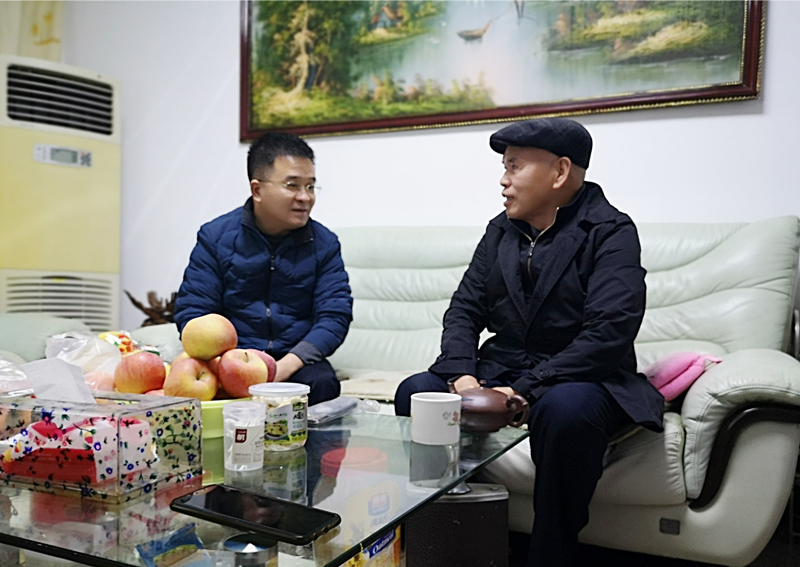 20210222260729.jpg 9、2月9日,劉迪祥慰問老黨員蔡和祥_副本_副本.jpg