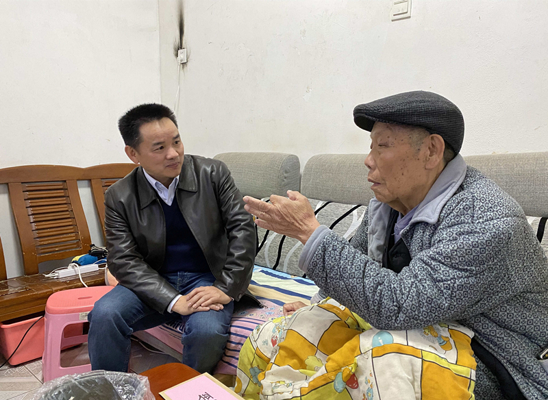 20210222953670.jpg 15、2月7日,陳湘平慰問困難退休群眾尹先金_副本_副本.jpg