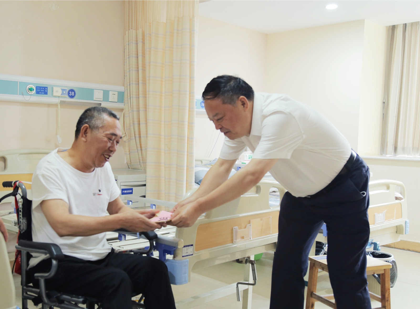 20210810200183.jpg 龔智輝慰問(wèn)王東世_副本.jpg