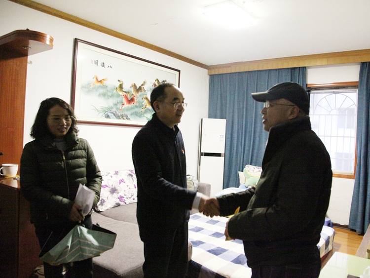 20220209779951.jpg 5王術飛慰問周偉奇IMG_1978_副本.jpg