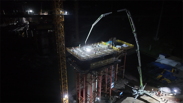 20251121359831.jpg 琉璃河大橋右幅2#墩0#塊澆筑,攝于2025年8月.jpg